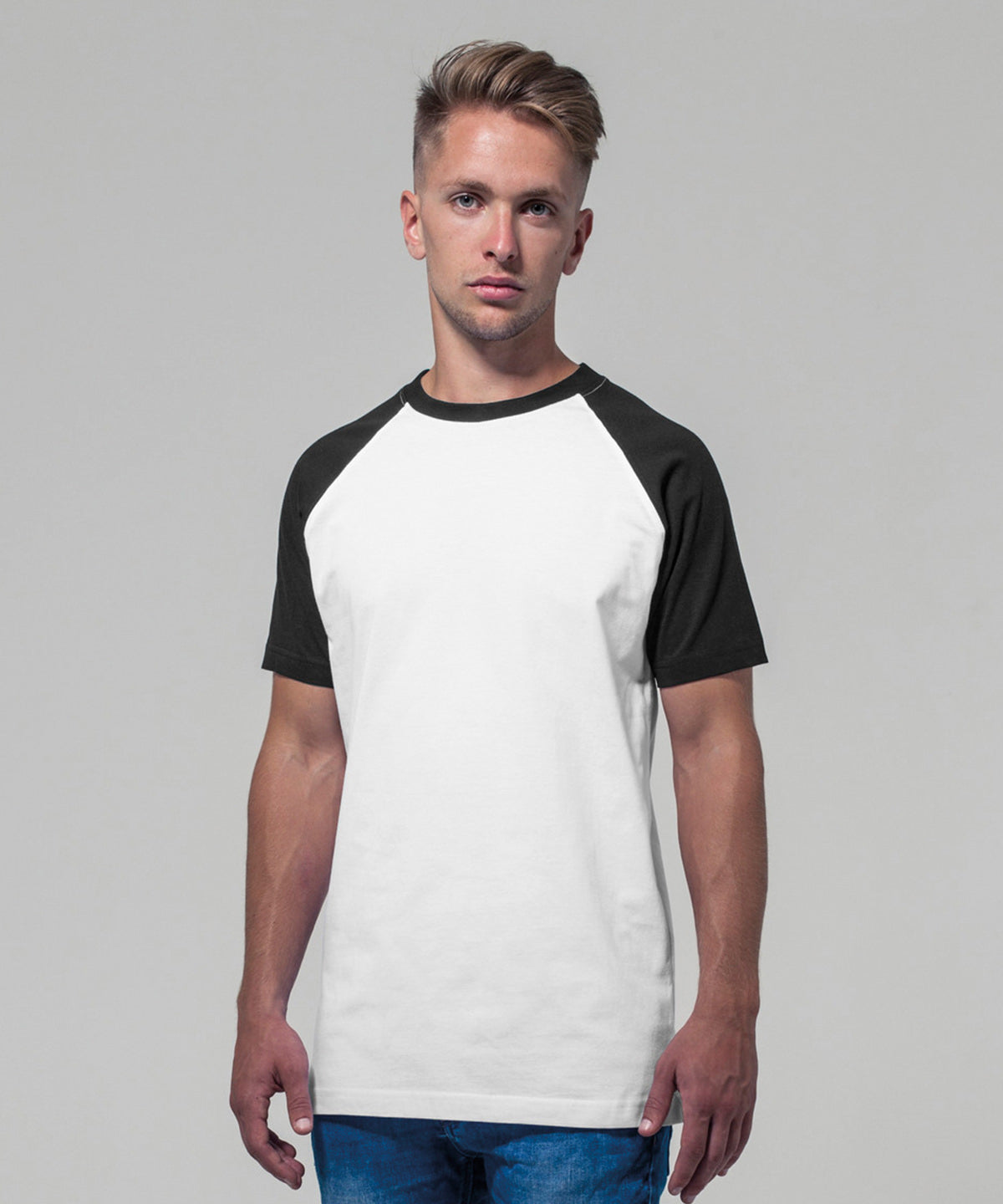 T-Shirts - Raglan Contrast Tee – Stil och komfort i en modern design