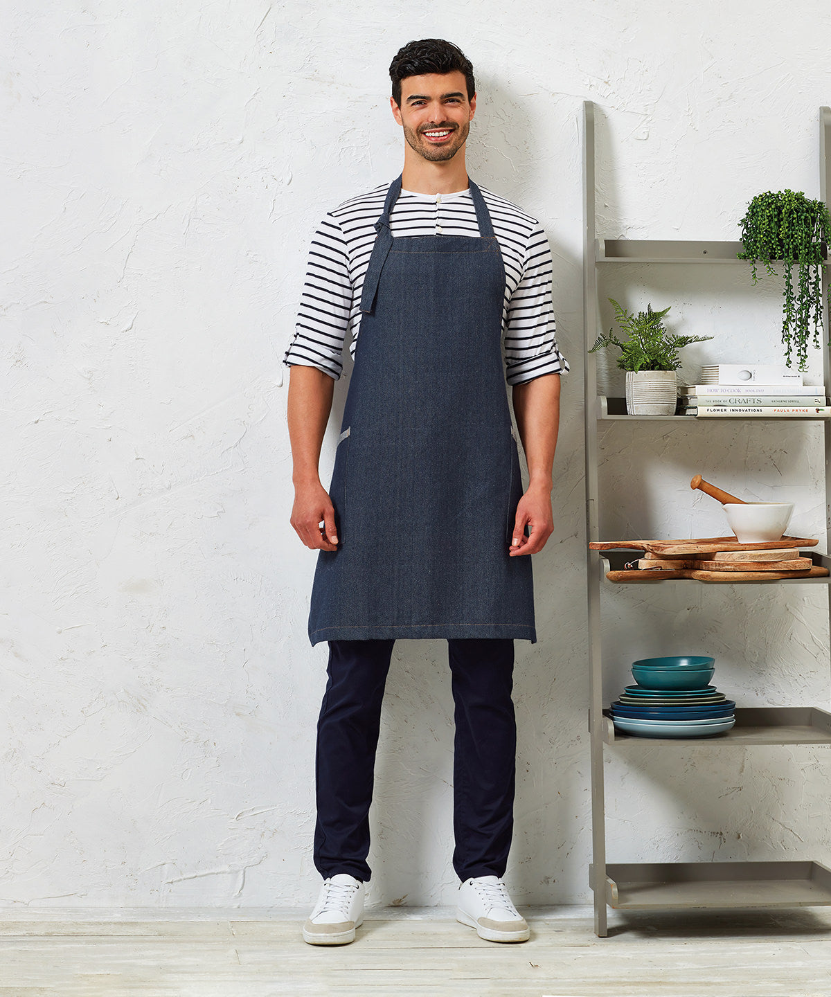 Aprons - Regenerate bib-förkläde av återvunnen denim för en hållbar look