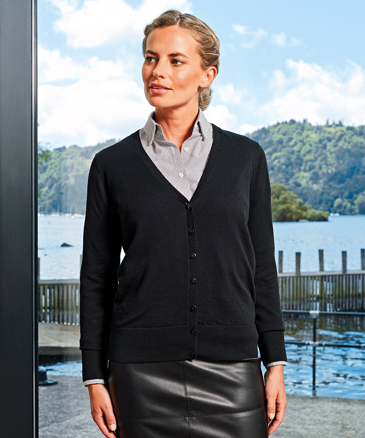 Cardigans - Elegant Damcardigan med Knappar